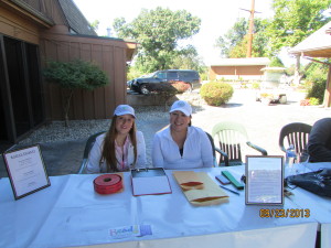 Volunteers Hellen Exposito and Isabel Serrazina greeted golfers and made the day go smoothly.